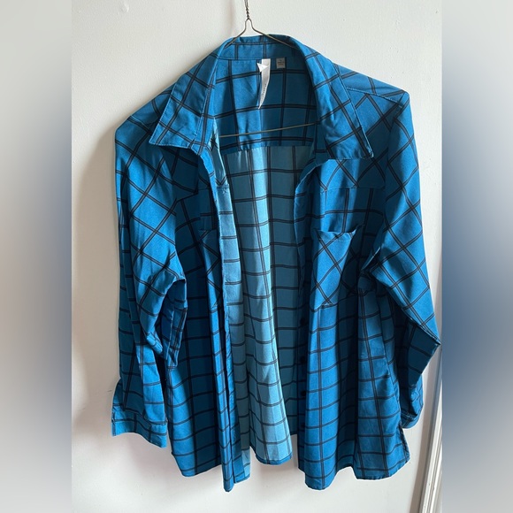 EUC: A beautiful blue striped button up shirt (brand NY Collection. - Picture 2 of 6